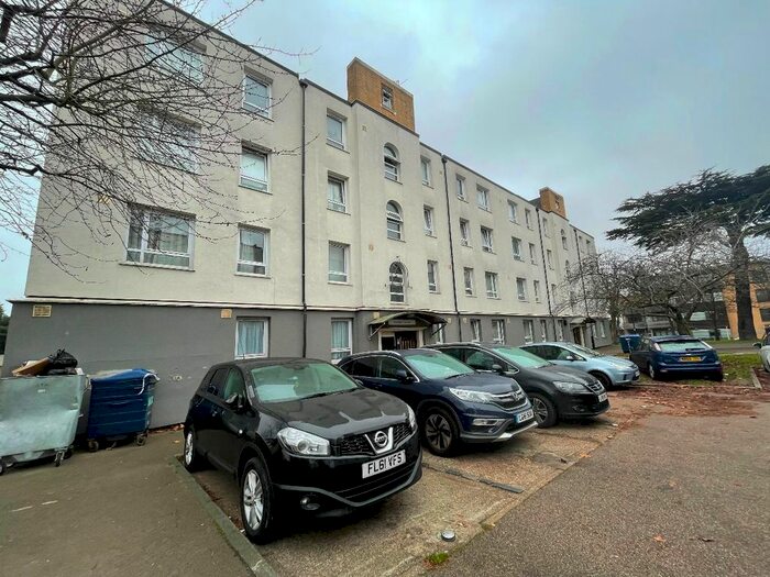 3 Bedroom Flat To Rent In Cherry Tree Court, Fairlawn, London SE7