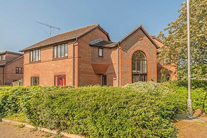 1 Bedroom Flat To Rent In Sopwith Close, Kingston Upon Thames, KT2