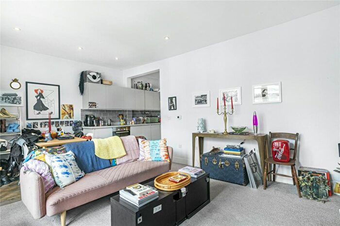 2 Bedroom Apartment To Rent In Mare Street, Hackney, London, E8