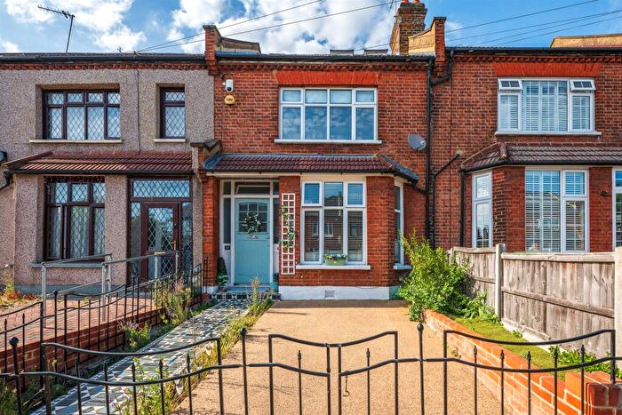 3 Bedroom Terraced House For Sale In Dumbreck Road, SE9