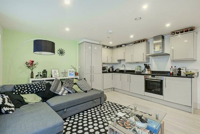1 Bedroom Flat To Rent In Colston Road, East Sheen, SW14