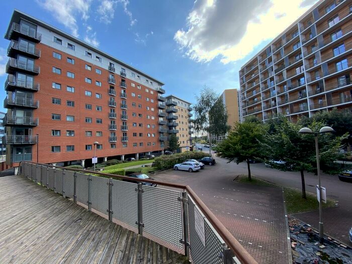 2 Bedroom Flat To Rent In City Walk, Leeds, West Yorkshire, LS11