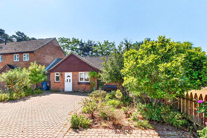 2 Bedroom Bungalow For Sale In Queens Pine, Berkshire, RG12