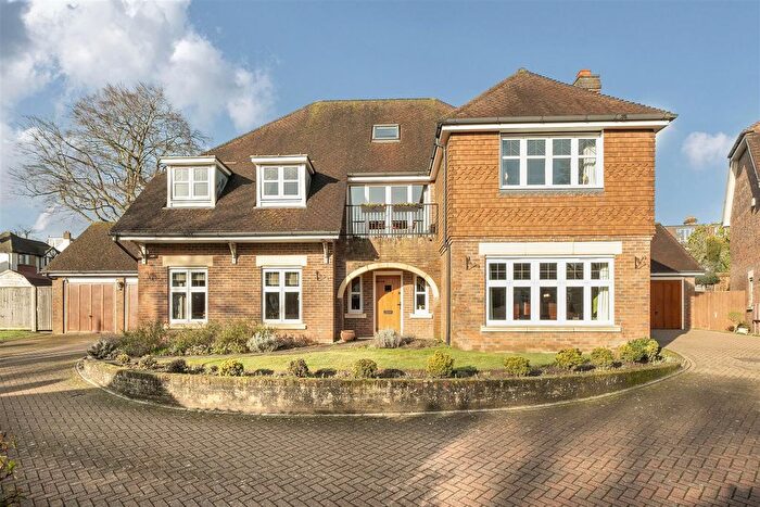 5 Bedroom Detached House For Sale In Chipstead Way, Banstead, SM7