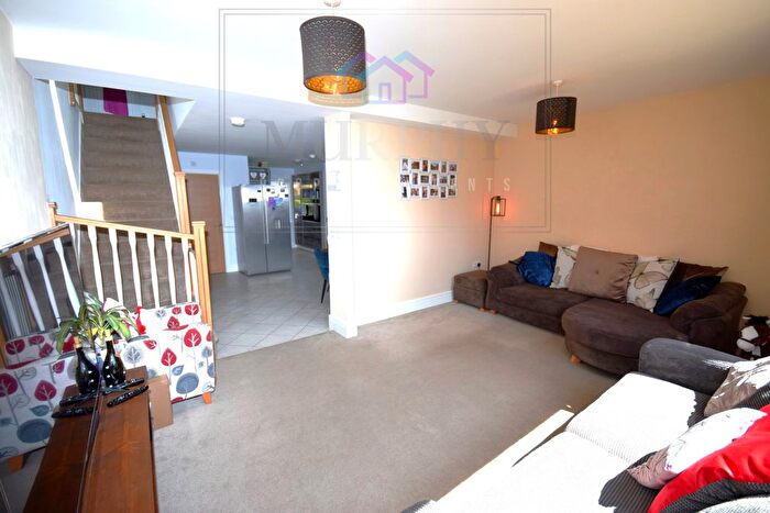 4 Bedroom Detached House For Sale In Conqueror Way, Pontefract, WF8
