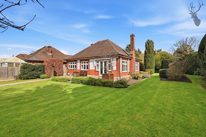 2 Bedroom Detached Bungalow For Sale In Stapleford Road, Stapleford Abbotts, RM4
