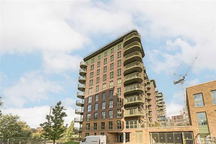 3 Bedroom Flat To Rent In Astell Road, London, SE3