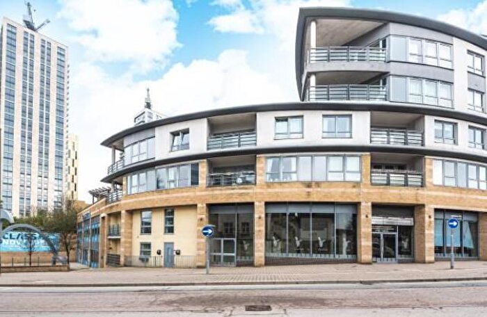 1 Bedroom Flat For Sale In Station Approach, Woking, GU22