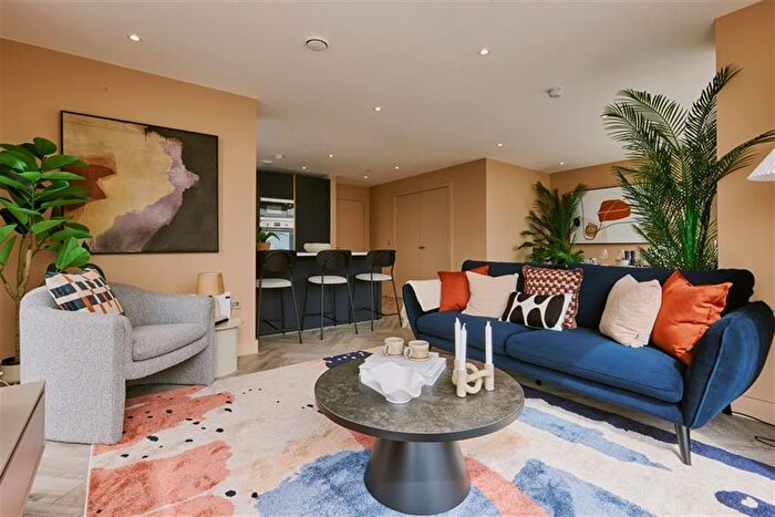 3 Bedroom Flat To Rent In Cortland, Bankside Blvd, M3