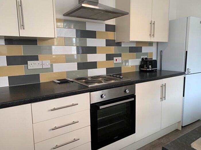 3 Bedroom Terraced House To Rent In Turner St // Bed // Sept, LN1