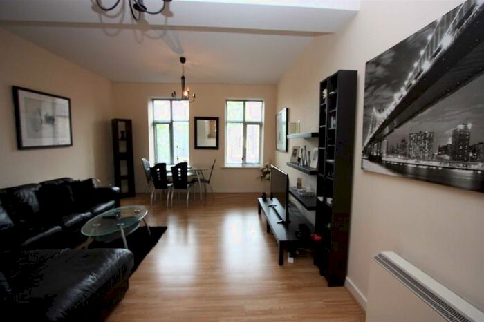 2 Bedroom Flat To Rent In Spencers Wood, Bromley Cross, Bolton, BL7