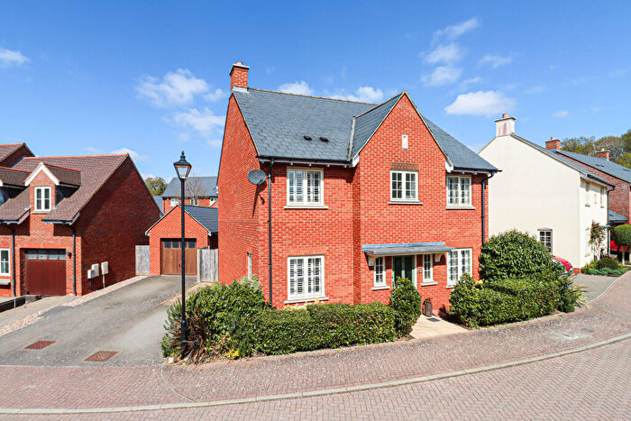 4 Bedroom Detached House For Sale In Bell Farm Close, Studham, Dunstable, LU6