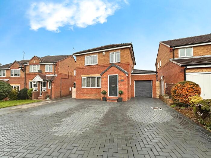 3 Bedroom Detached House For Sale In Reedling Drive, Leeds, LS27
