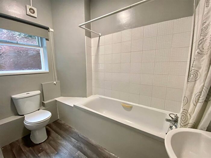 2 Bedroom Flat To Rent In Hillfield Street, Bensham, Gateshead, NE8