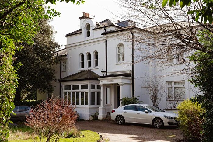 2 Bedroom Apartment For Sale In Wray Park Road, Reigate, RH2