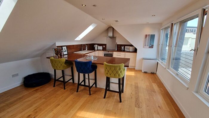 2 Bedroom Flat To Rent In Union Street, The City Centre, Aberdeen, AB10