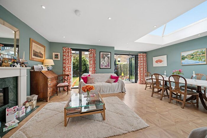 4 Bedroom Semi-Detached House To Rent In Rattray Road, Brixton, SW2
