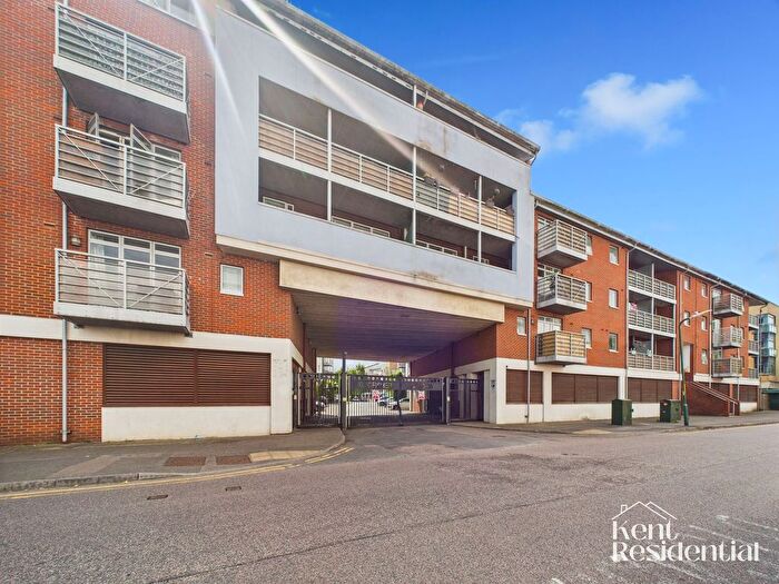2 Bedroom Flat To Rent In Kingfisher Meadow, Maidstone, ME16
