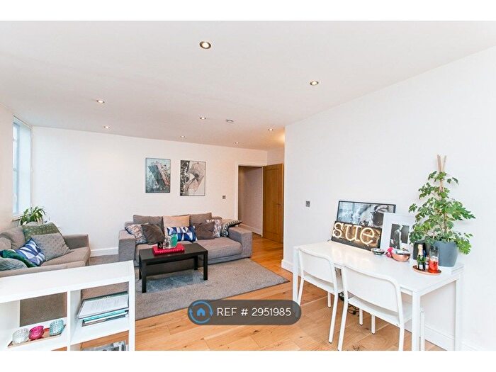 2 Bedroom Flat To Rent In Richmond Road, London, E8