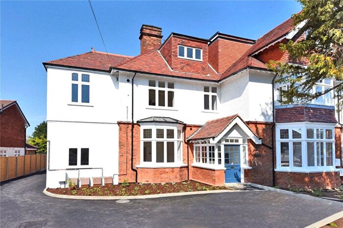 2 Bedroom Flat For Sale In Holly Oak Close, Cheam, Sutton, SM2