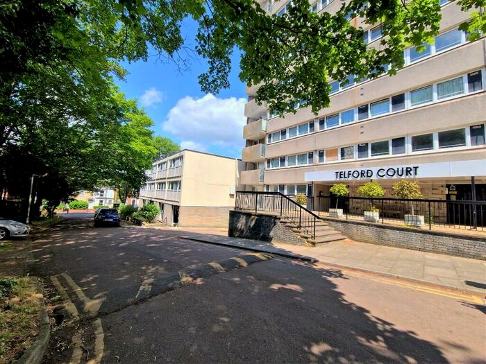 2 Bedroom Flat To Rent In Alma Road, St. Albans, Hertfordshire, AL1