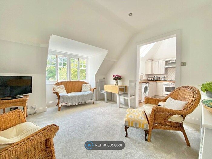 2 Bedroom Flat To Rent In West Overcliff Drive, Bournemouth, BH4