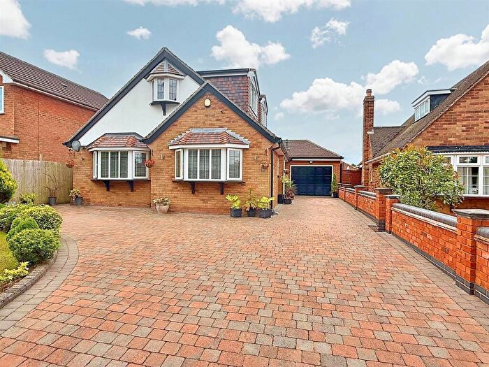 4 Bedroom Detached Bungalow For Sale In Grosvenor Avenue, Streetly, B74