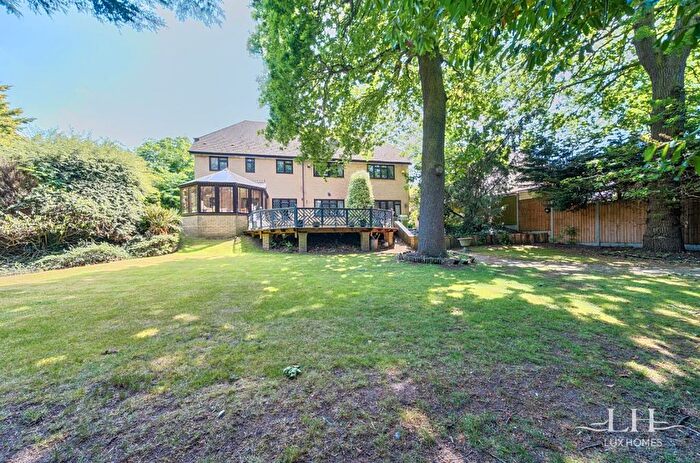 5 Bedroom Detached House For Sale In Tall Trees Close, Emerson Park, RM11