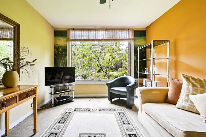 1 Bedroom Apartment For Sale In Brandon Mews, Barbican, London, EC2Y