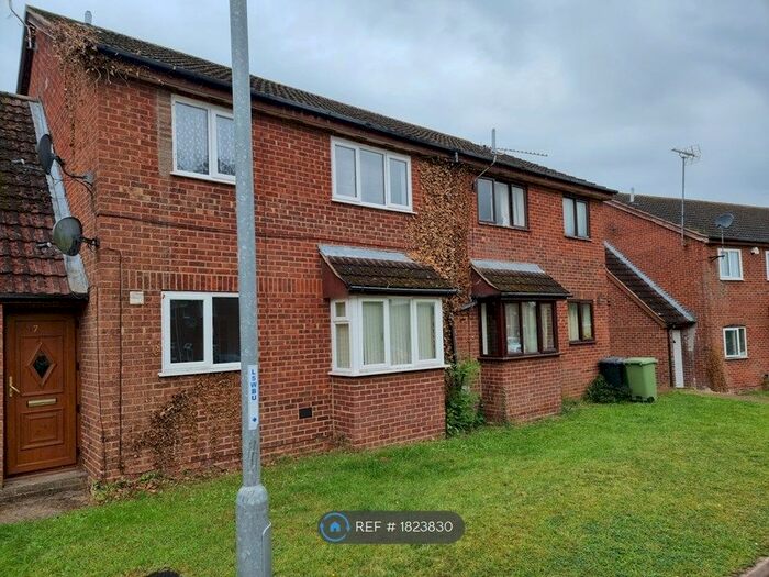 2 Bedroom Maisonette To Rent In Guillemot Lane, Wellingborough, NN8