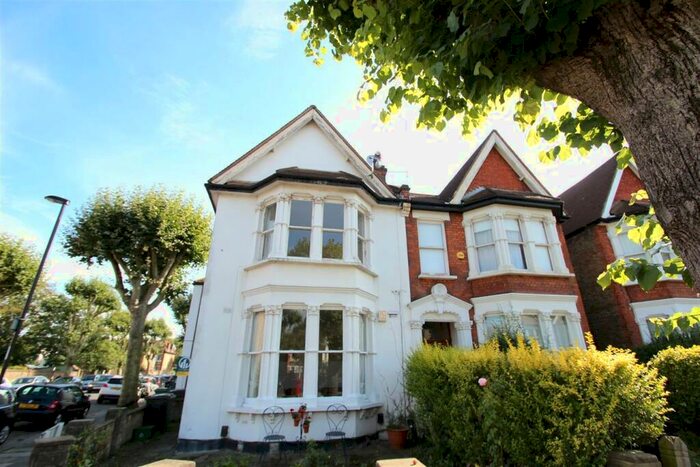 2 Bedroom Flat To Rent In Bargery Road, Catford, London, SE6