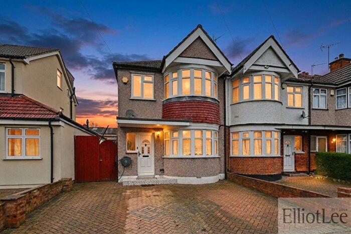 3 Bedroom End Terrace House For Sale In Clitheroe Avenue, Harrow, HA2