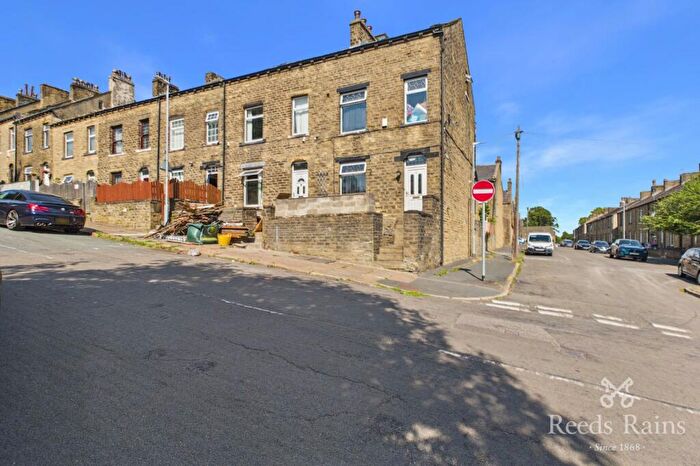 5 Bedroom End Of Terrace House For Sale In Stanley Road, Halifax, West Yorkshire, HX1