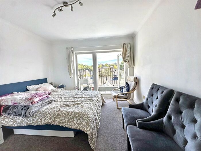 1 Bedroom Flat To Rent In - Roehampton High Street, London, SW15