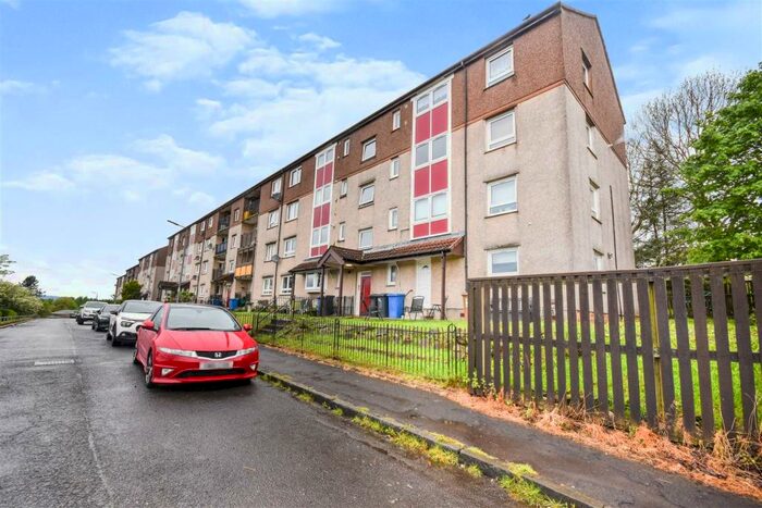 3 Bedroom Flat To Rent In Lawmuir Crescent, Clydebank, G81