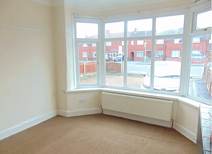 3 Bedroom Semi-Detached House For Sale In Dialstone Lane, Stockport, SK2