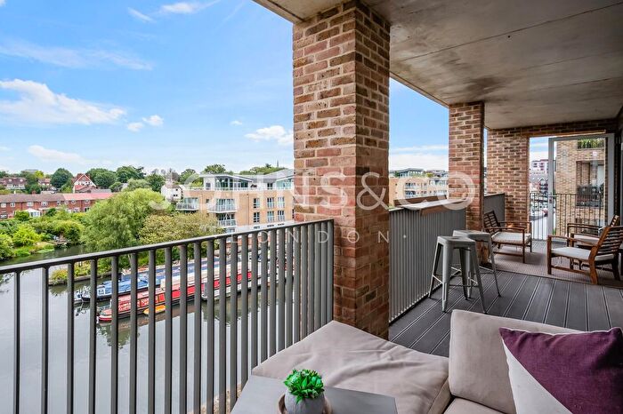 2 Bedroom Flat To Rent In Copland Court, Brentford Lock West, Brentford, TW8