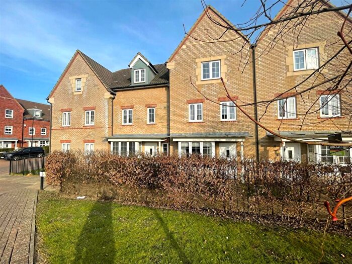 4 Bedroom House To Rent In Tagalie Square, Worthing, BN13