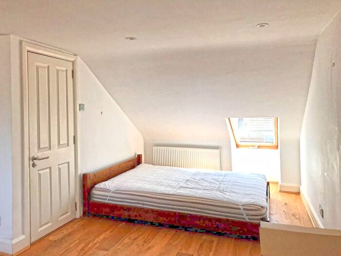 3 Bedroom Flat To Rent In Claxton Grove, London, W6