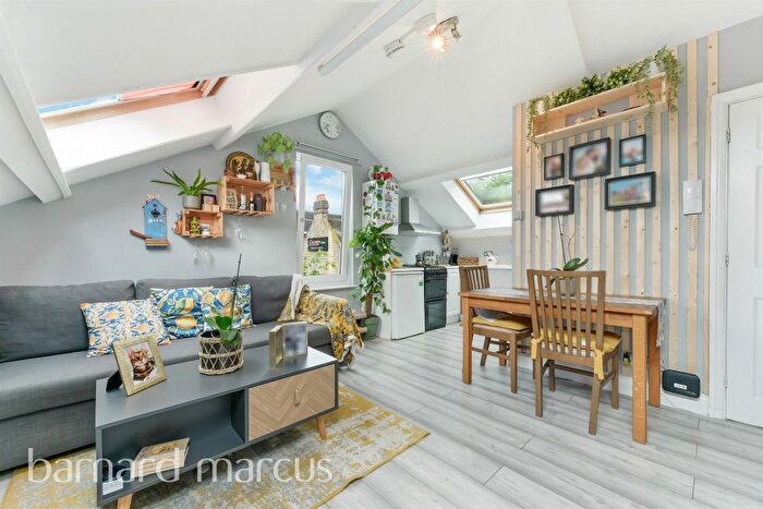 1 Bedroom Flat For Sale In London Road, Mitcham, CR4