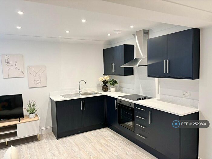 2 Bedroom Flat To Rent In Brownhill Road, London, SE6