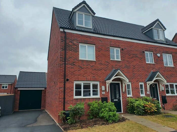 4 Bedroom Semi-Detached House To Rent In Hurricane Road, Hucknall, NG15