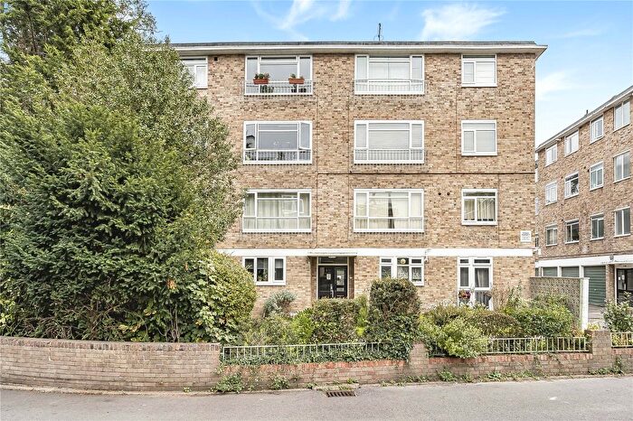 2 Bedroom Flat For Sale In Inner Park Road, London, SW19