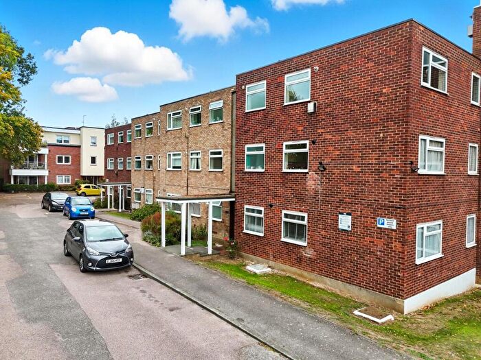 2 Bedroom Flat For Sale In London Road, Leigh-On-Sea, Essex, SS9
