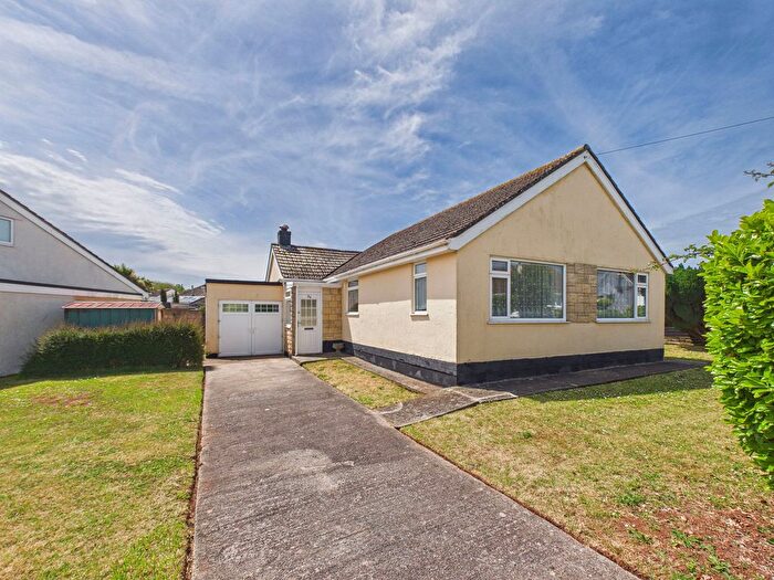 3 Bedroom Bungalow For Sale In Kingsway Avenue, Paignton, TQ4