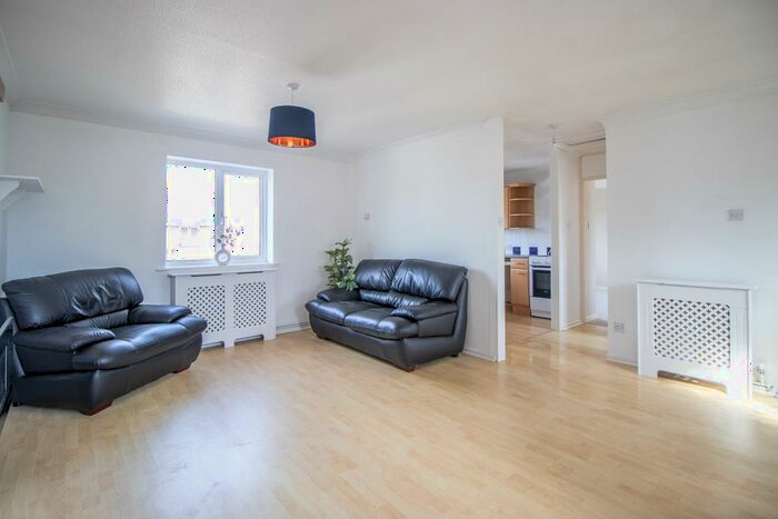 1 Bedroom Apartment For Sale In Allerton Close, Rochford, SS4