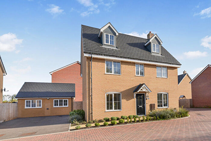 5 Bedroom Detached House For Sale In Bellflower Gardens, Biggleswade, SG18