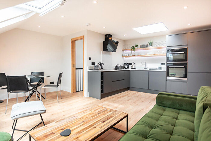 3 Bedroom Maisonette To Rent In Institute Road, Hampshire, GU12