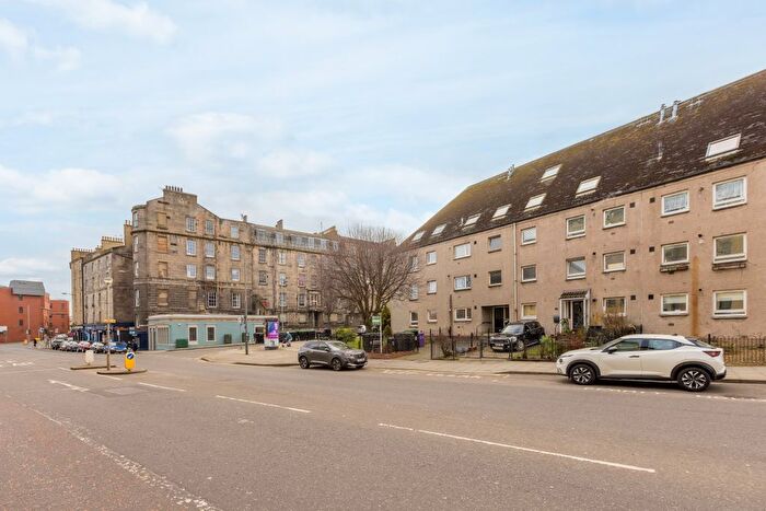 2 Bedroom Flat For Sale In / Hamburgh Place, Newhaven, EH6