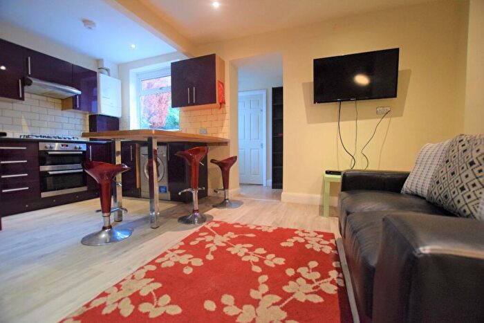 5 Bedroom Semi-Detached House To Rent In Bed Student Home - Glenside Avenue, CT1